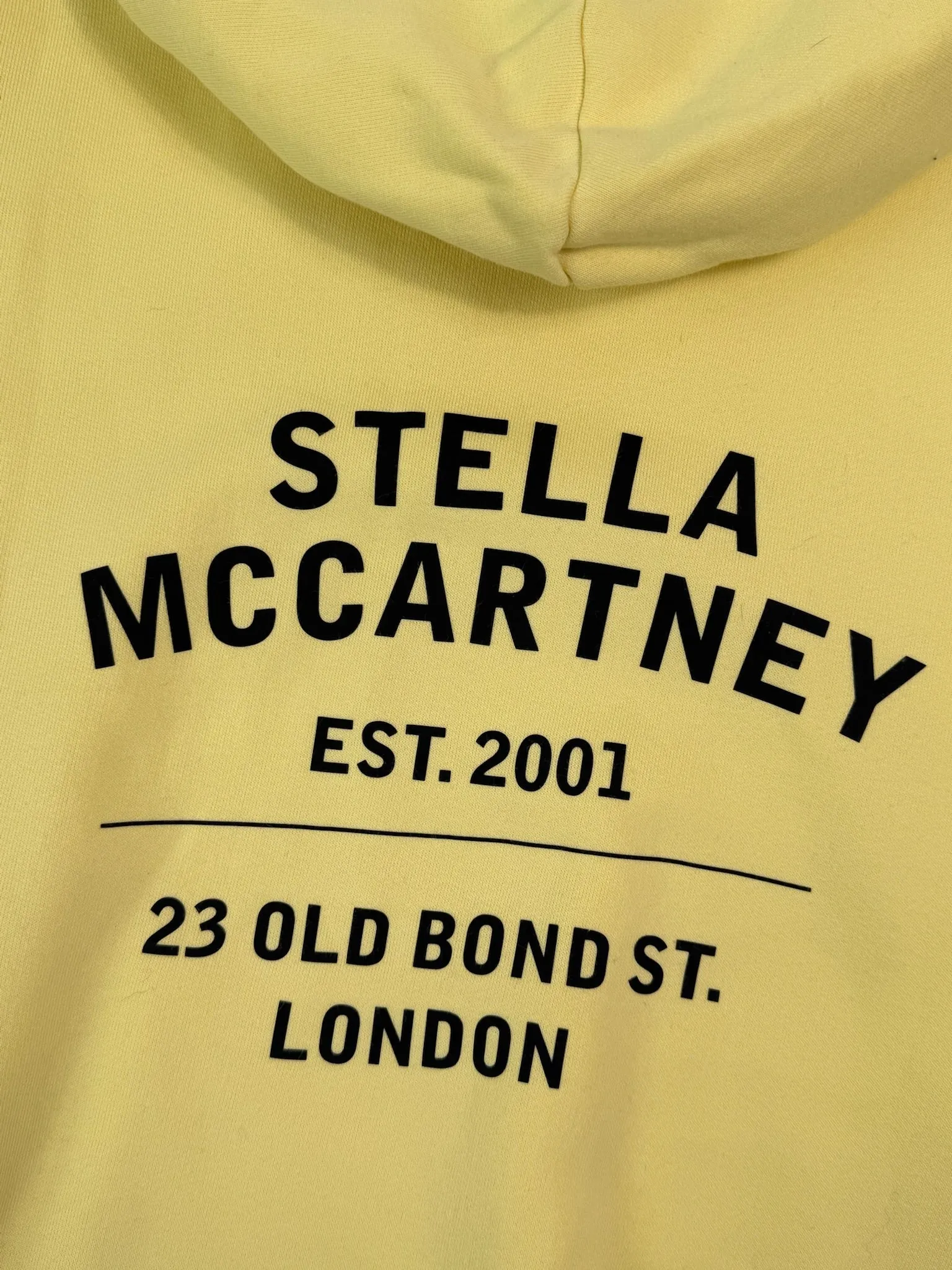 Felpa Gialla Con Cappuccio E Stampa Stella McCartney 23 Old Bond St. London