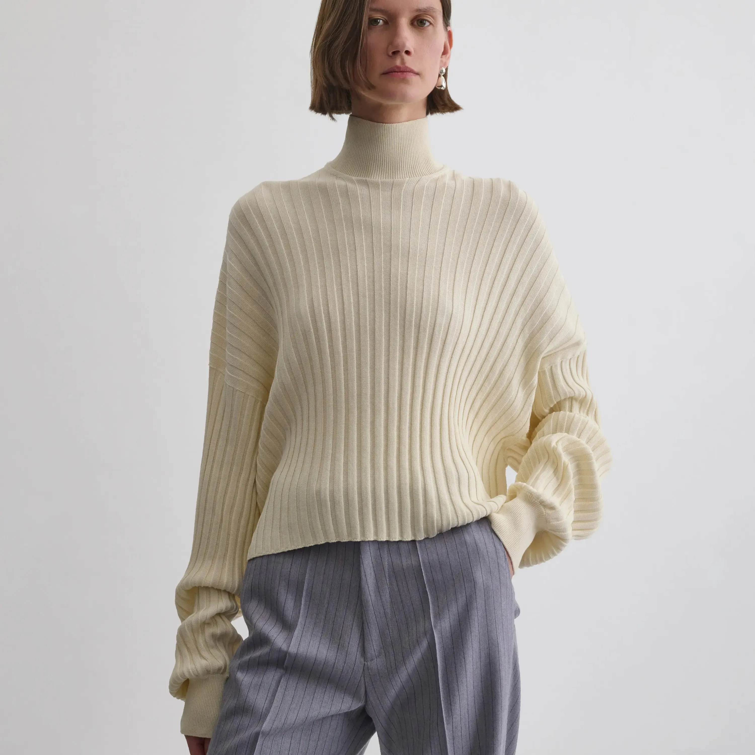 LOOSE MOCK NECK TOP | cream viscose cotton