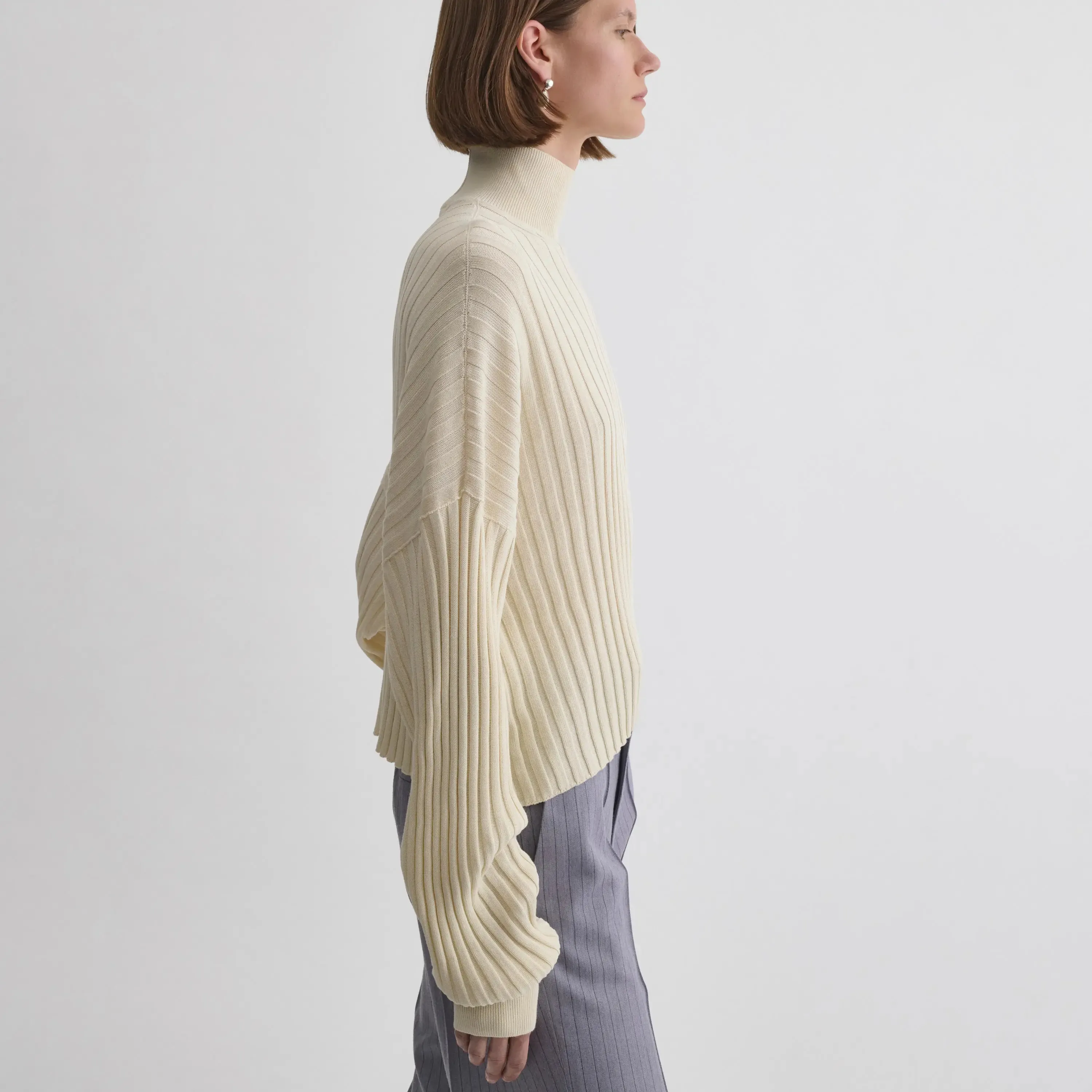 LOOSE MOCK NECK TOP | cream viscose cotton