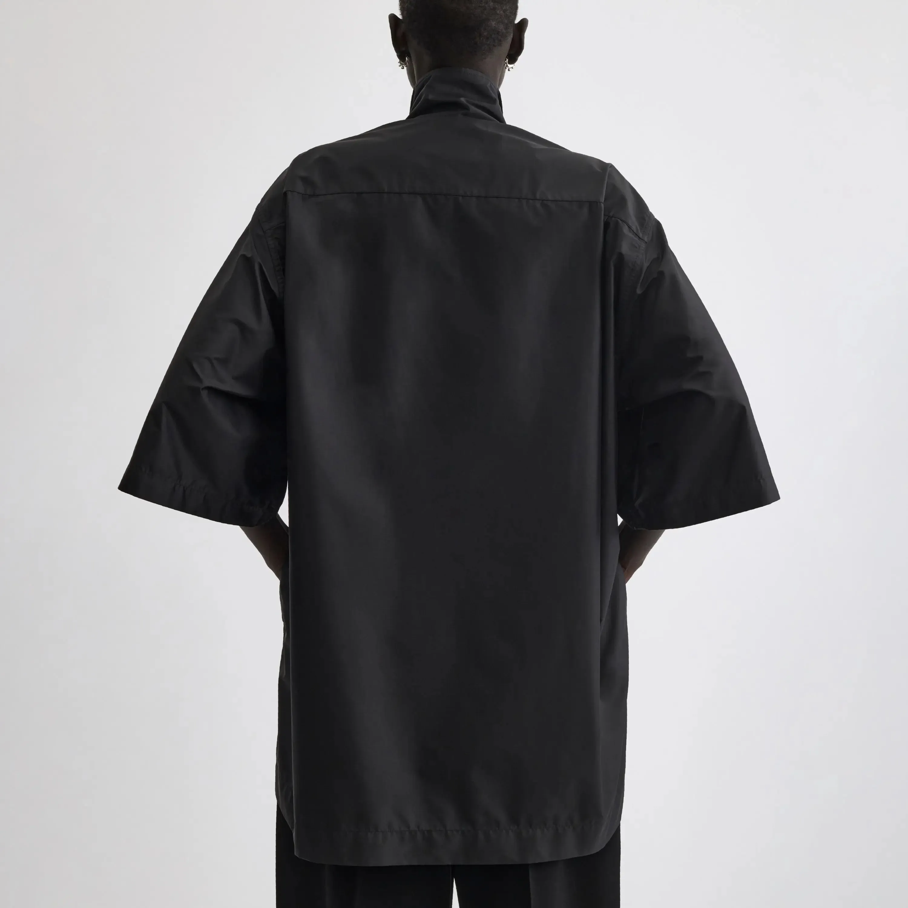 SHORT SLEEVE SHIRT | black technical taffeta
