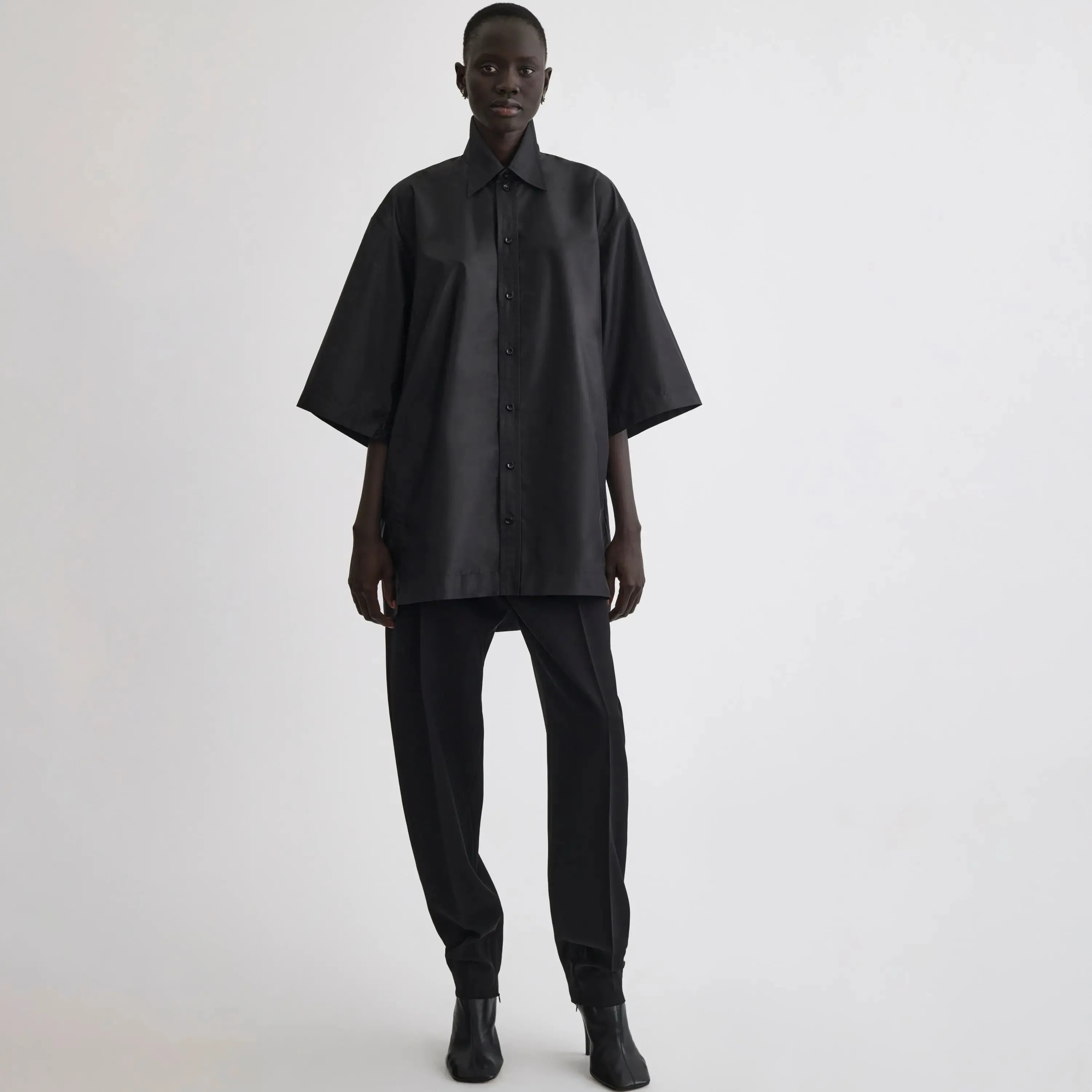 SHORT SLEEVE SHIRT | black technical taffeta