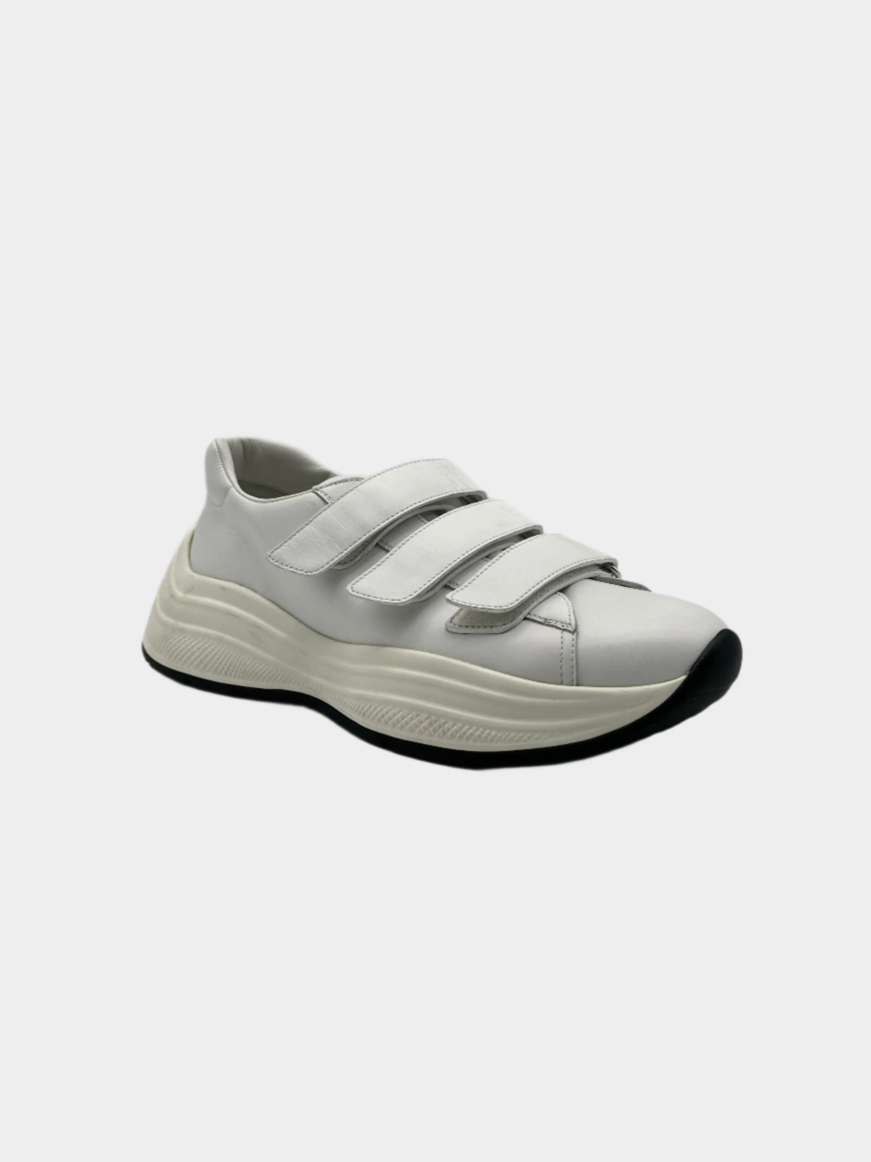 Sneakers Bianche Con Strappi E Logo Sulla Suola