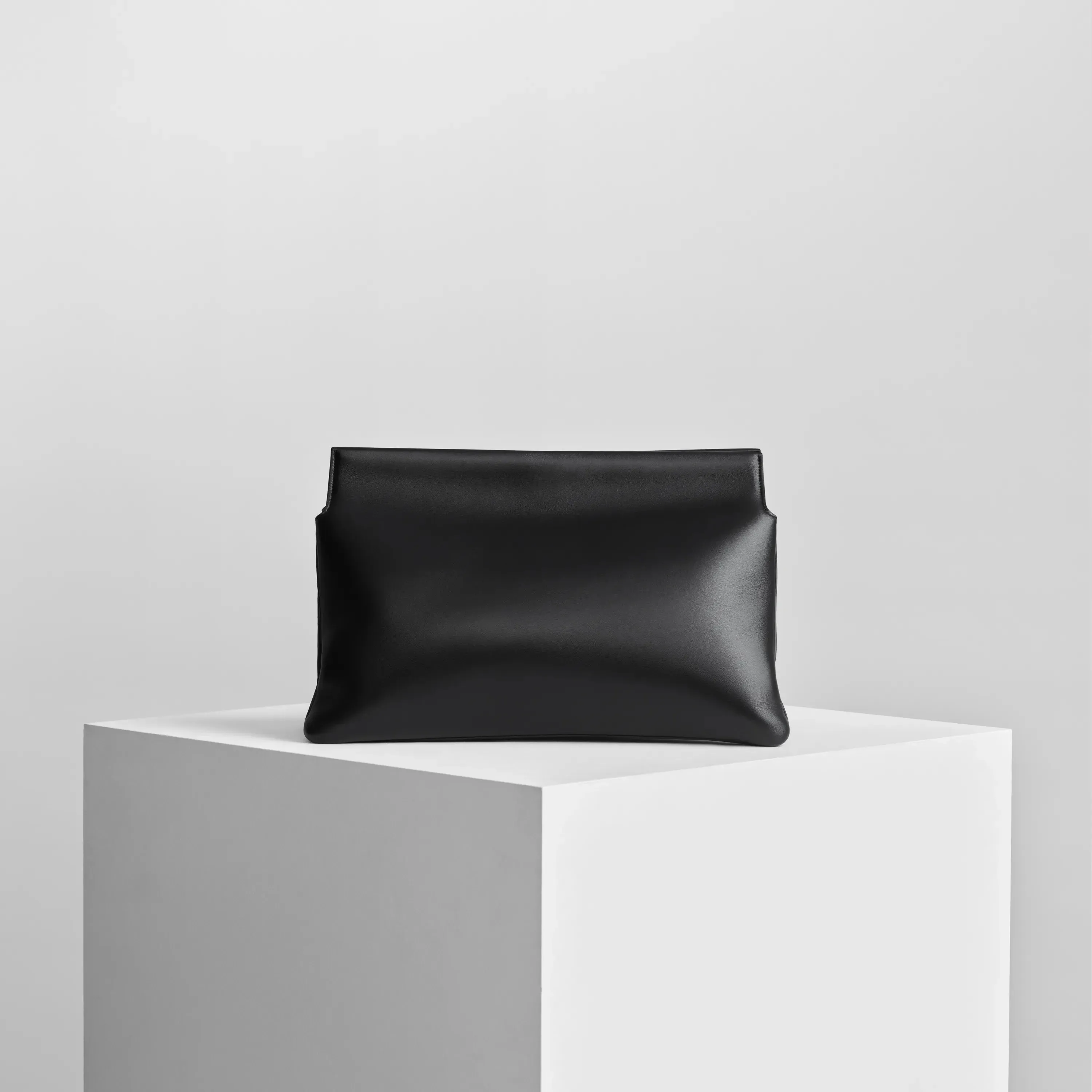 TRIPLEX CLUTCH | black leather with gold