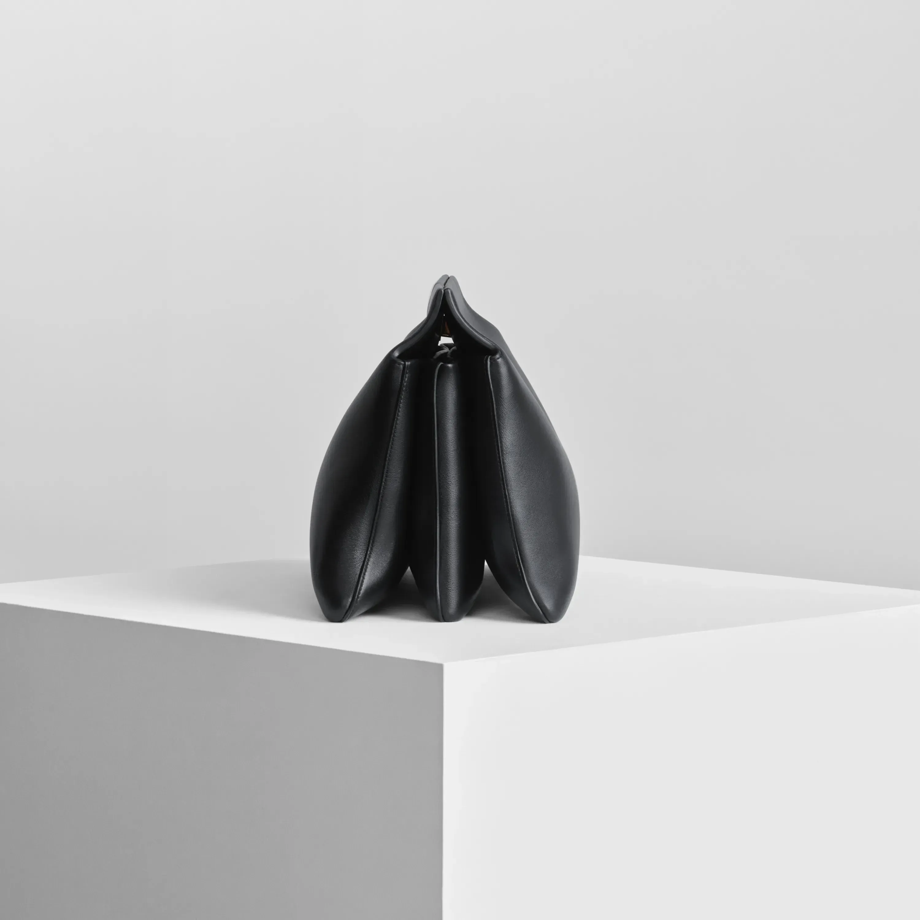 TRIPLEX CLUTCH | black leather with gold