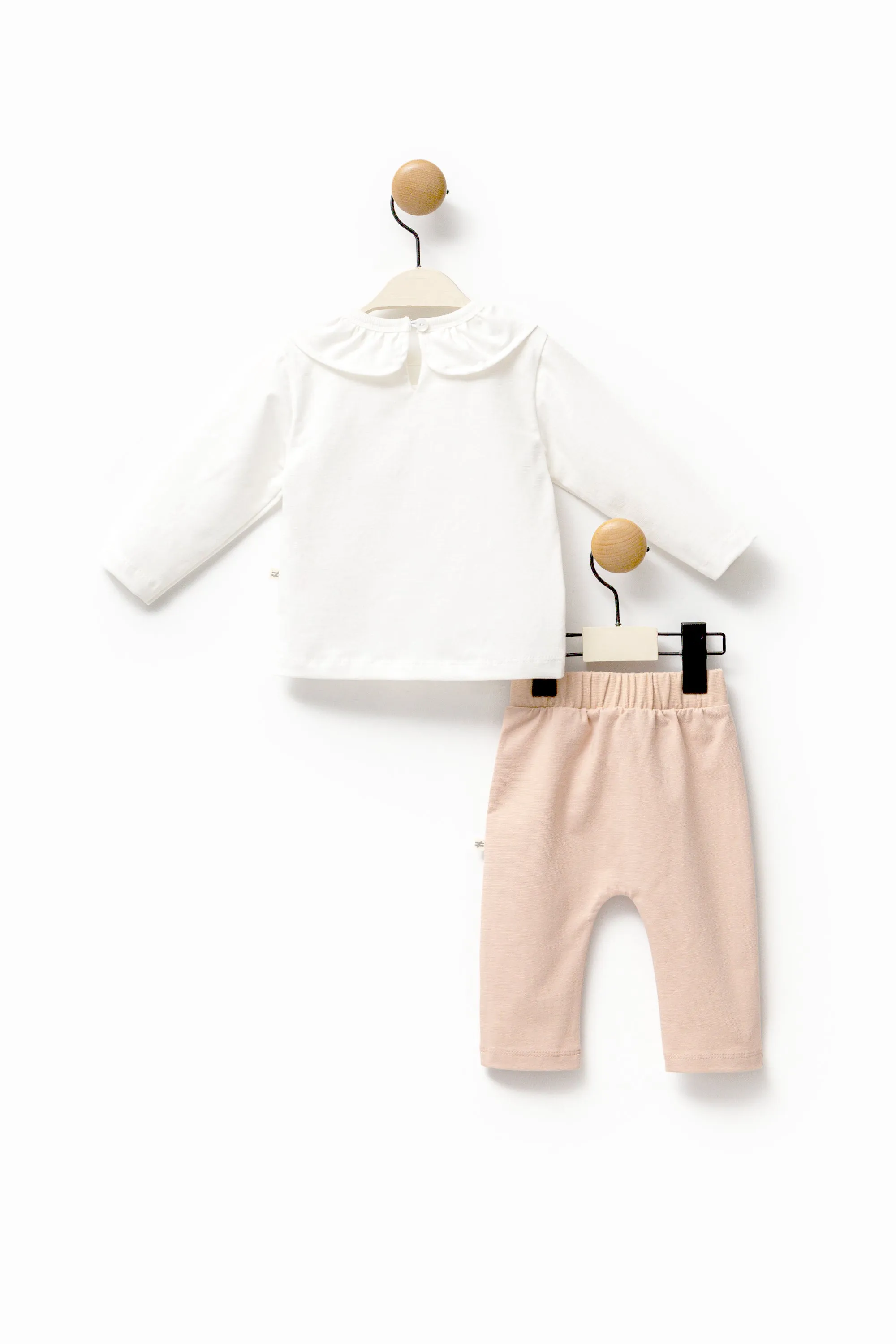 White Fox Graphic Outfit